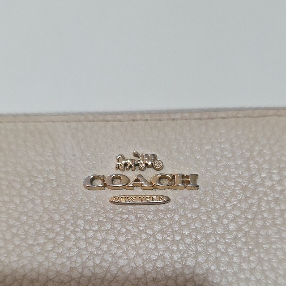 Coach Slim Zip Around Wallet Pebbled Leather Off-White Cream Clutch Minimalist - Picture 3 of 11